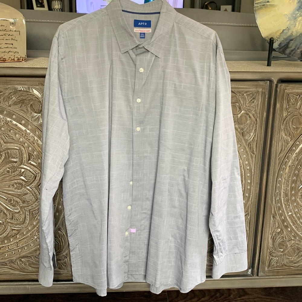 Gray and white plaid long sleeve button down men shirt